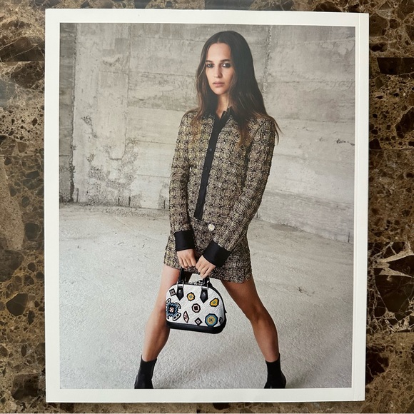 Authentic Louis Vuitton 2015-2016 Fall Winter Book - Picture 3 of 15